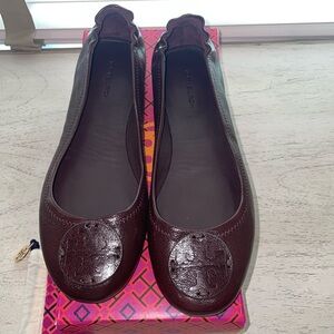 Like New. Tory Burch Plum Minnie Travel Fellini Shrunken Ballet Flats. Size 7.